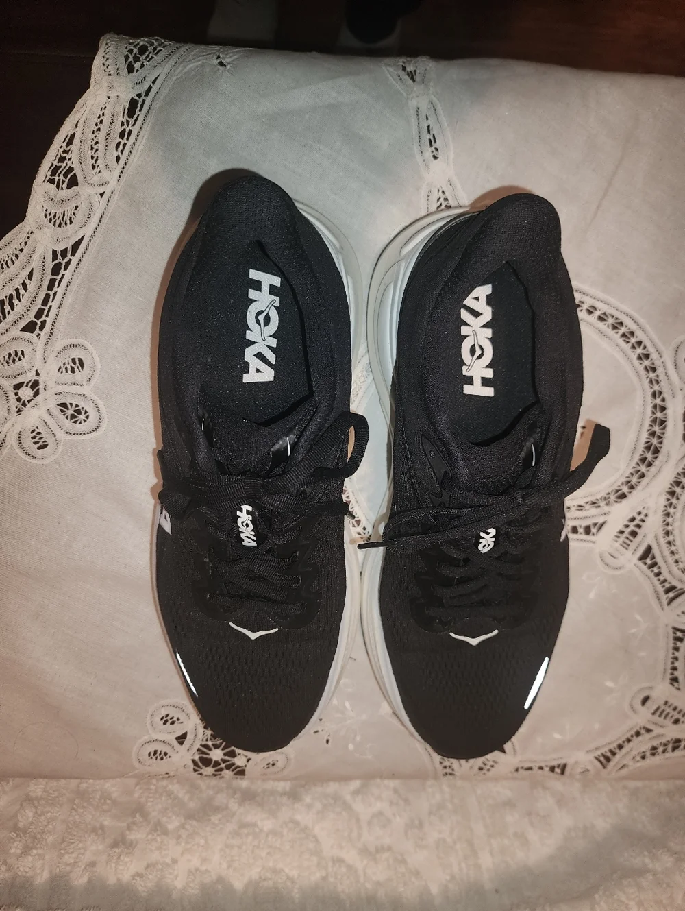 Hoka Bondi 9 Women’s 9B Black & White Runners Shoe - Picture 8 of 10